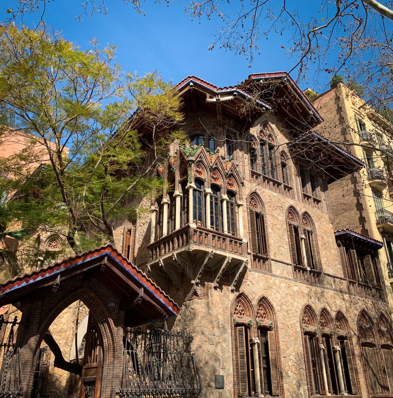 Barcelona Night Bike Tour with Tapas and Cava gallery 6
