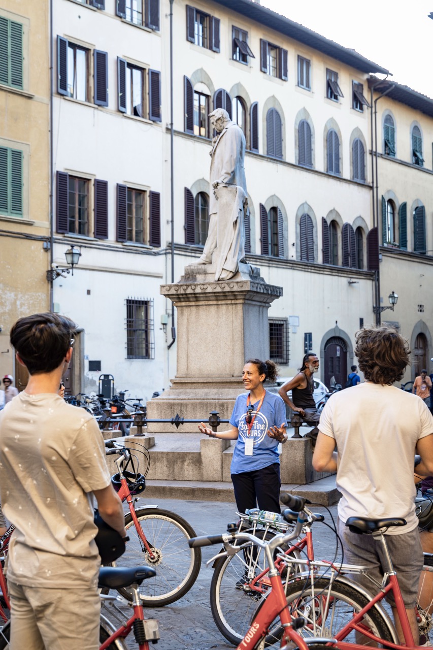 Florence at Night Bike Tour with Wine and Aperitivo gallery 7