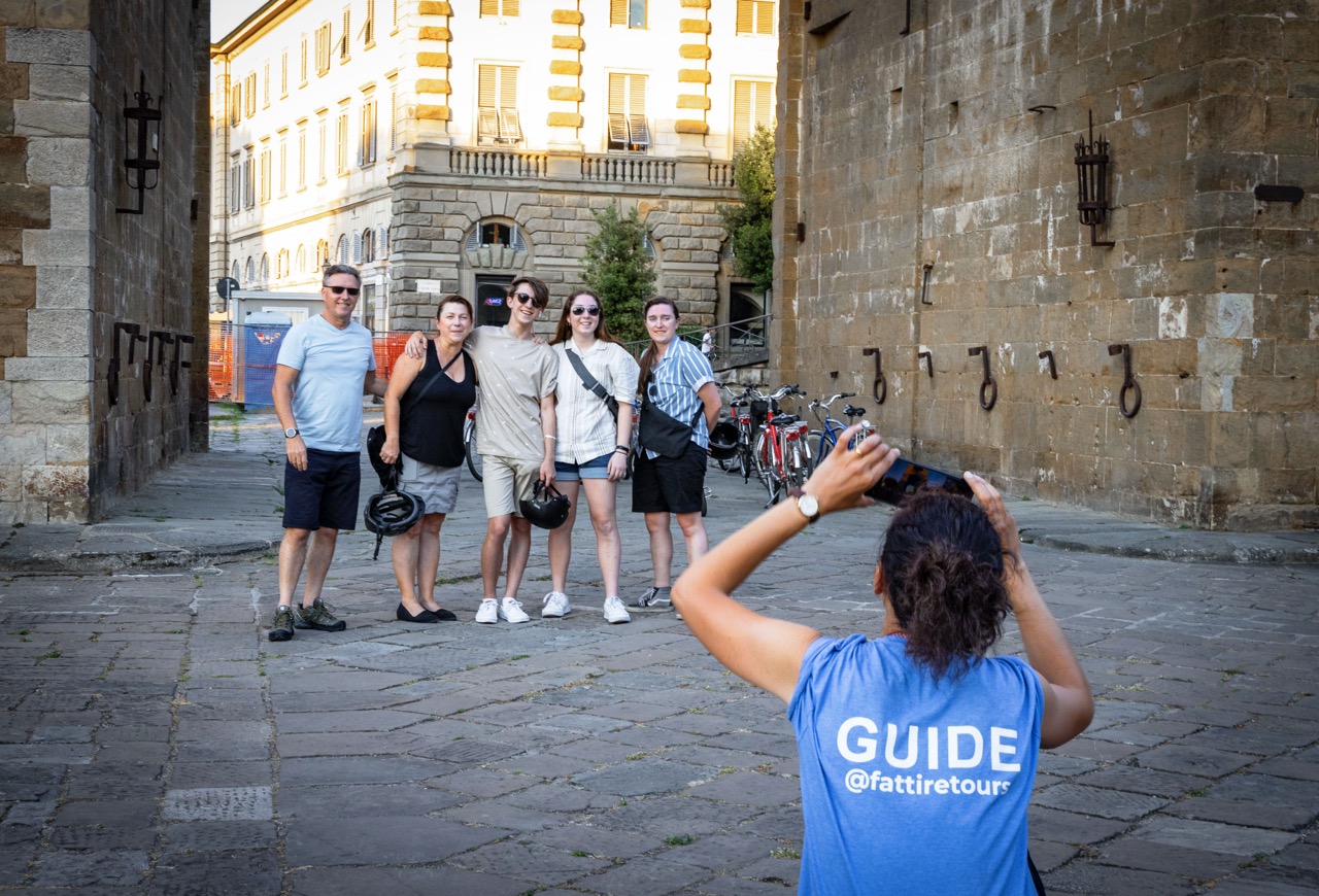 Florence at Night Bike Tour with Wine and Aperitivo gallery 9