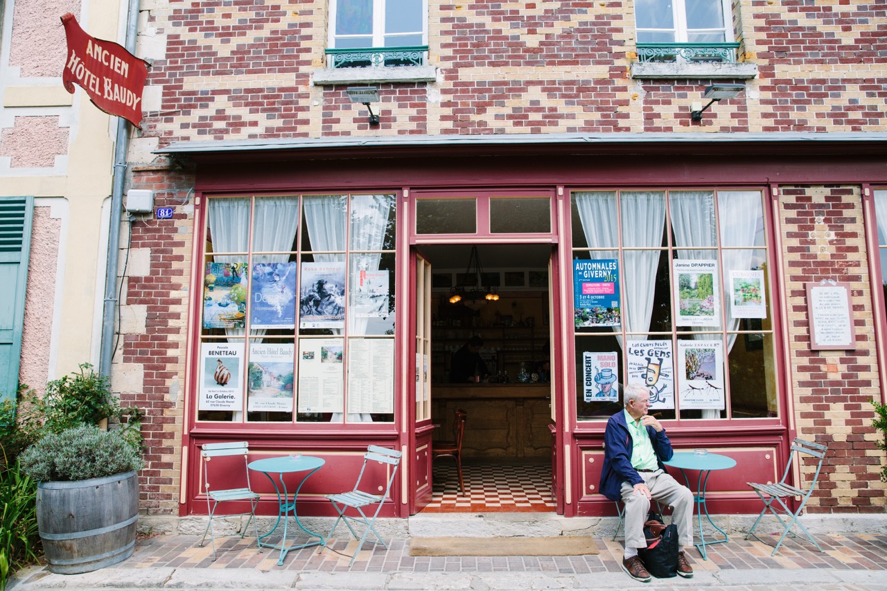 From Paris: Skip-the-Line Monet Gardens & Giverny Bike Tour with Market Picnic Stop gallery 8