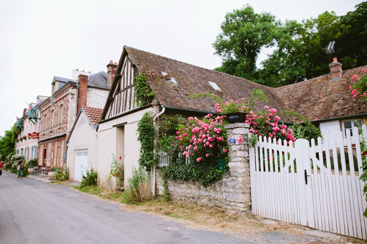 From Paris: Skip-the-Line Monet Gardens & Giverny Bike Tour with Market Picnic Stop gallery 3
