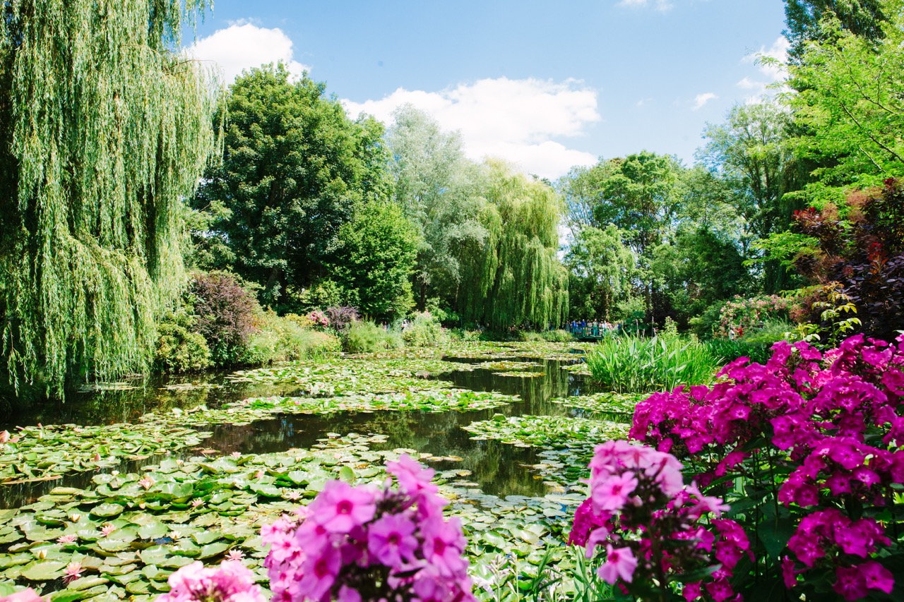 From Paris: Skip-the-Line Monet Gardens & Giverny Bike Tour with Market Picnic Stop gallery 5