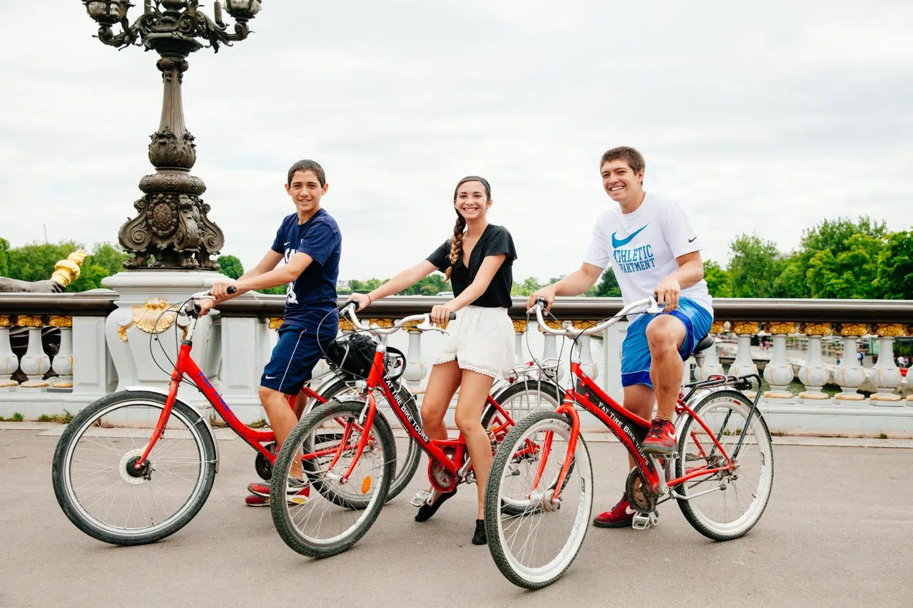 Paris Combo: Highlights Bike Tour & Seine Cruise Experience, listing photo