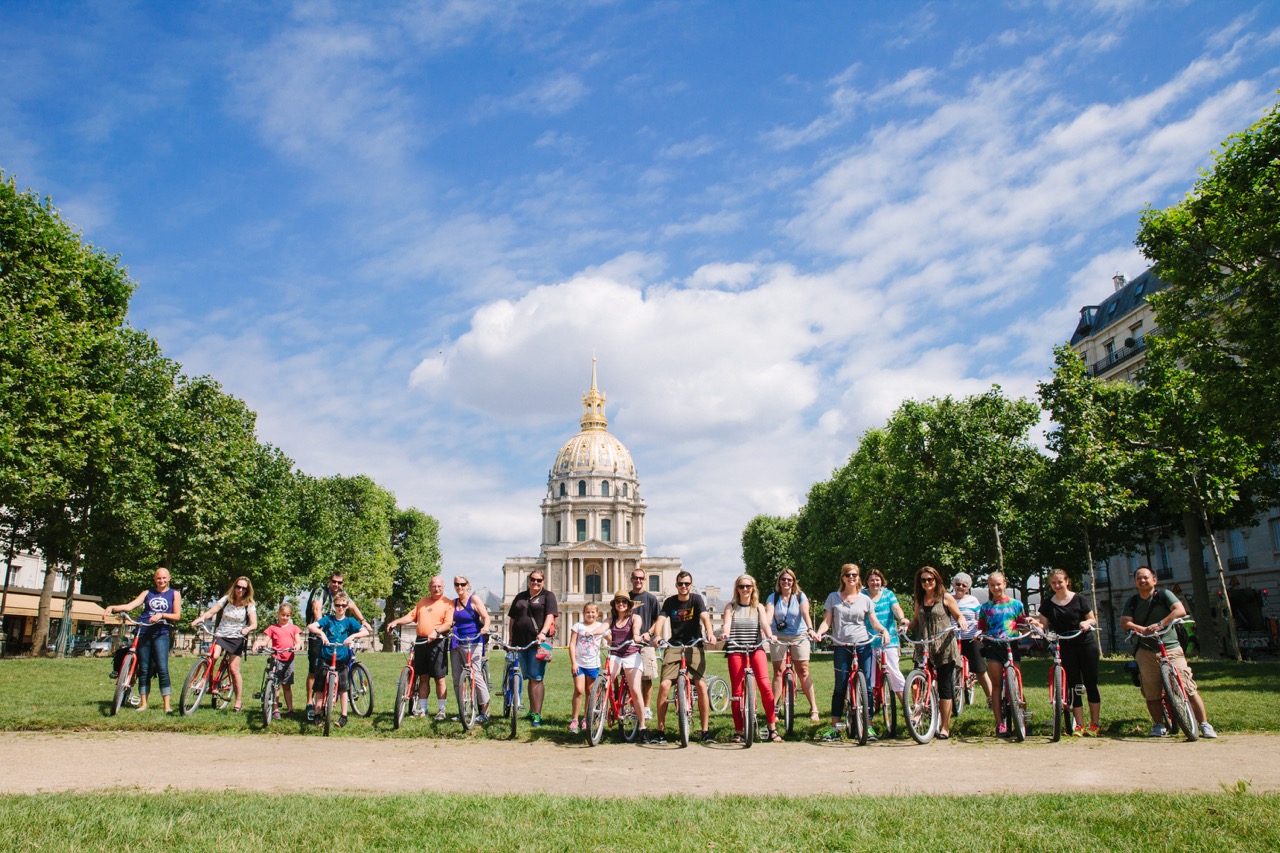 Paris Combo: Highlights Bike Tour & Seine Cruise Experience gallery 3