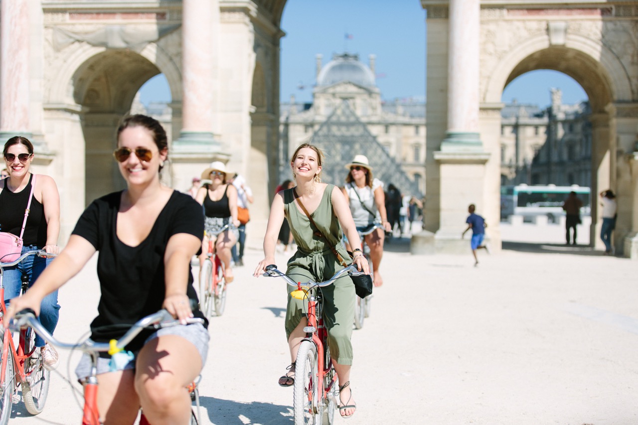 Paris Combo: Highlights Bike Tour & Seine Cruise Experience gallery 5