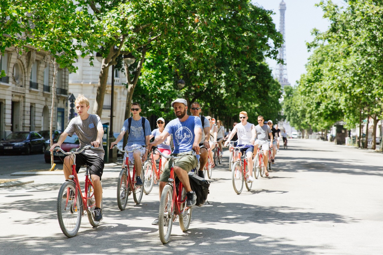 Paris Combo: Highlights Bike Tour & Seine Cruise Experience gallery 7