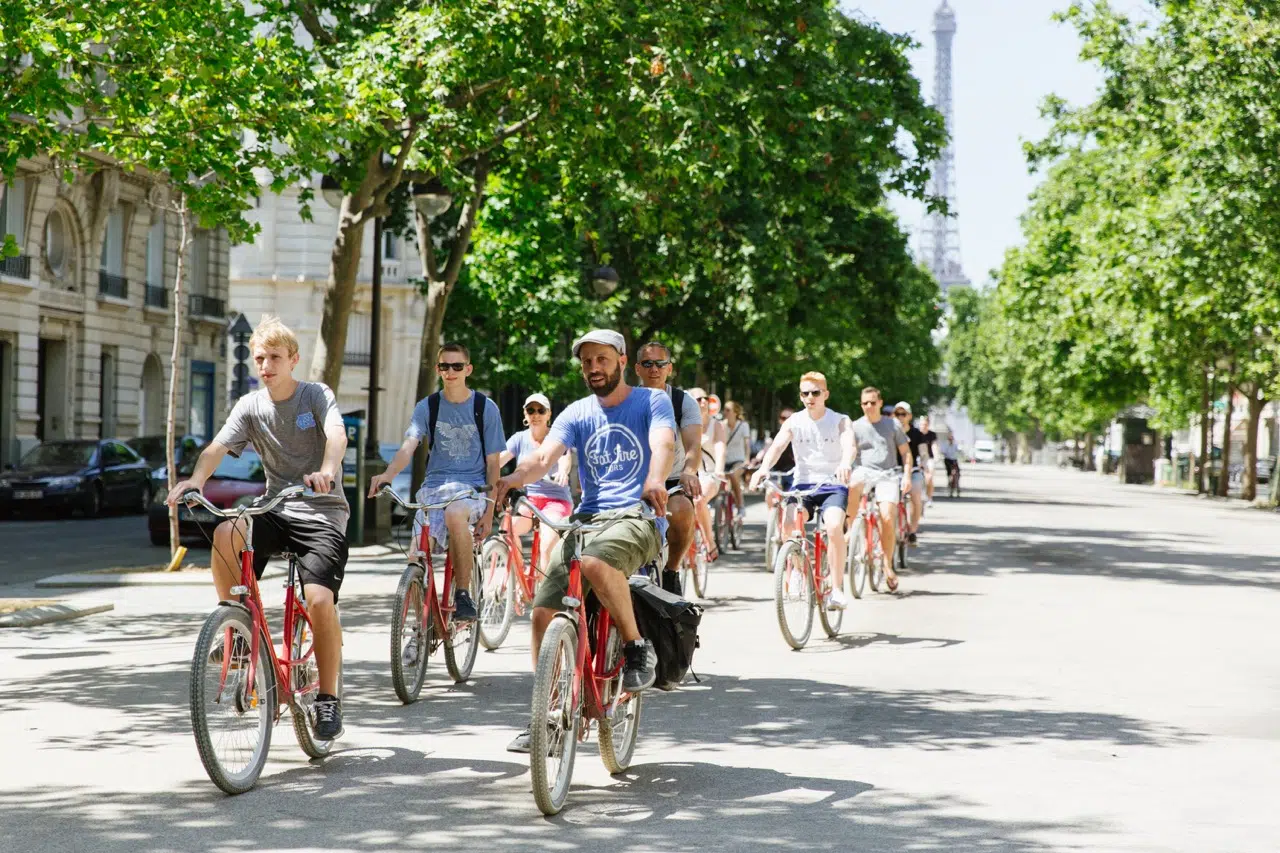 Paris Combo: Highlights Bike Tour & Seine Cruise Experience, photo 2