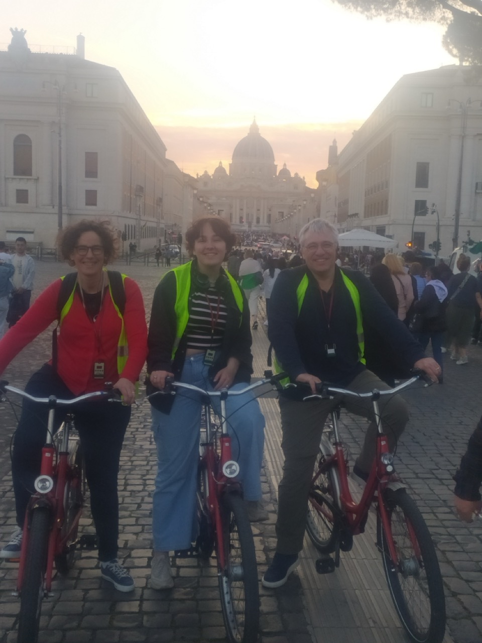 Rome at Night Bike Tour – Trastevere & Evening City Views, photo 3