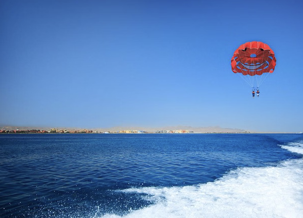 Parasailing Over the Red Sea in Sharm El Sheikh, photo 4