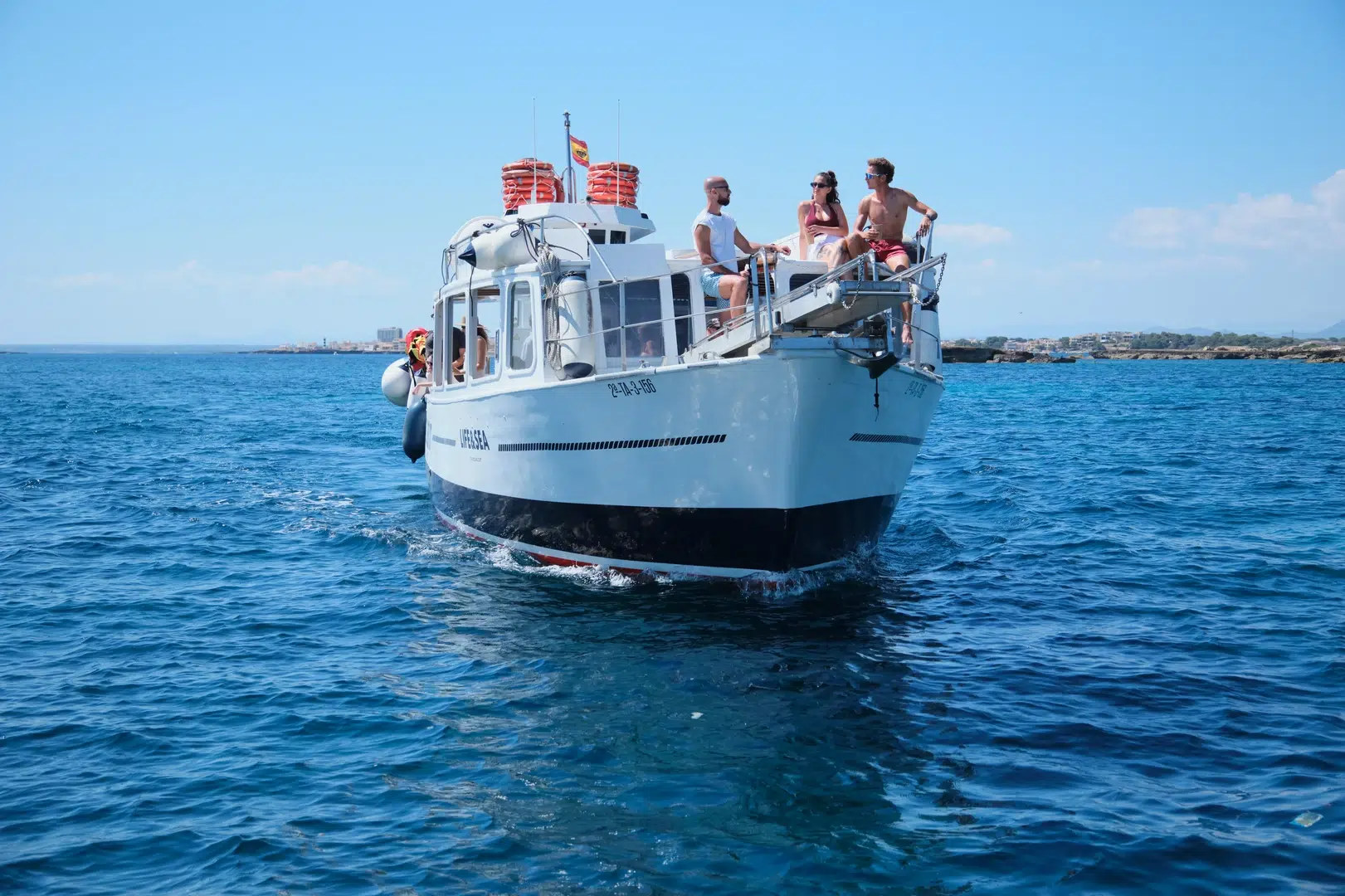 Es Trenc Boat Family Tour – 3-Hour Coastal Cruise from Colònia de Sant Jordi gallery 4