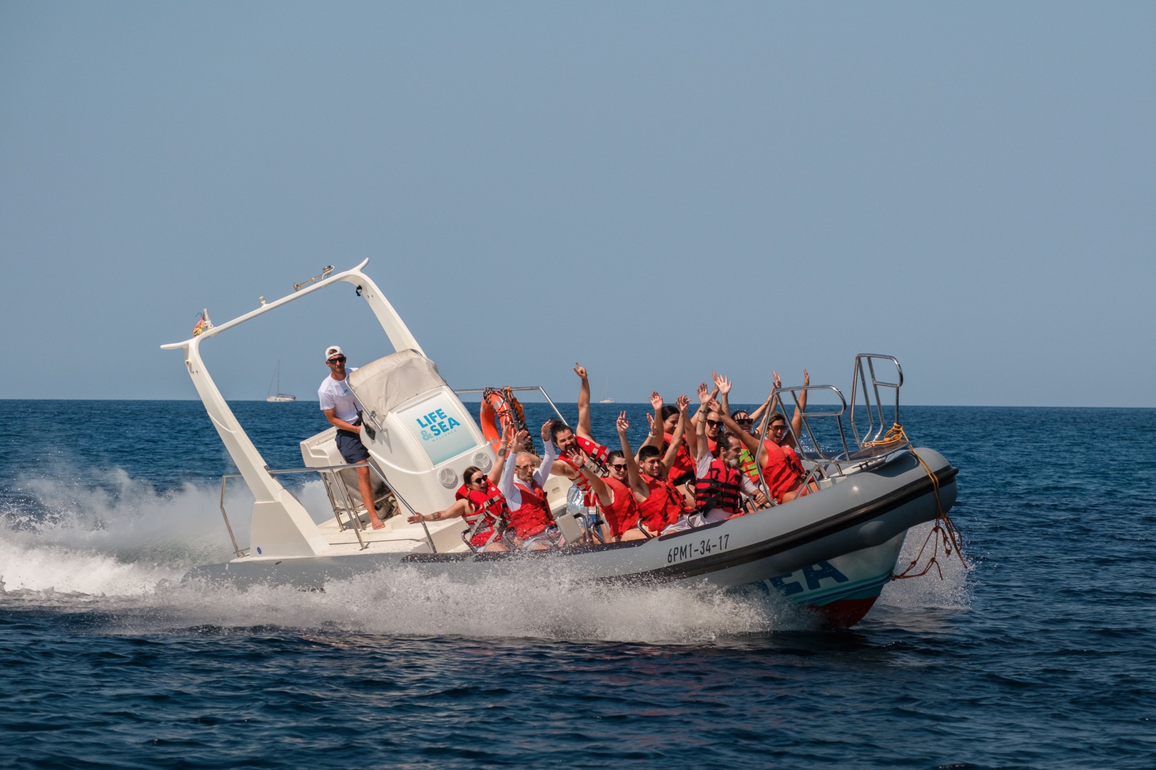 High-Speed Boat Ride in the Bay of Palma with Snorkelling Stop gallery 3