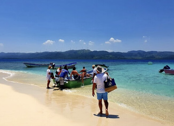 Cayo Arena Snorkelling & Paradise Island Day Tour gallery 2