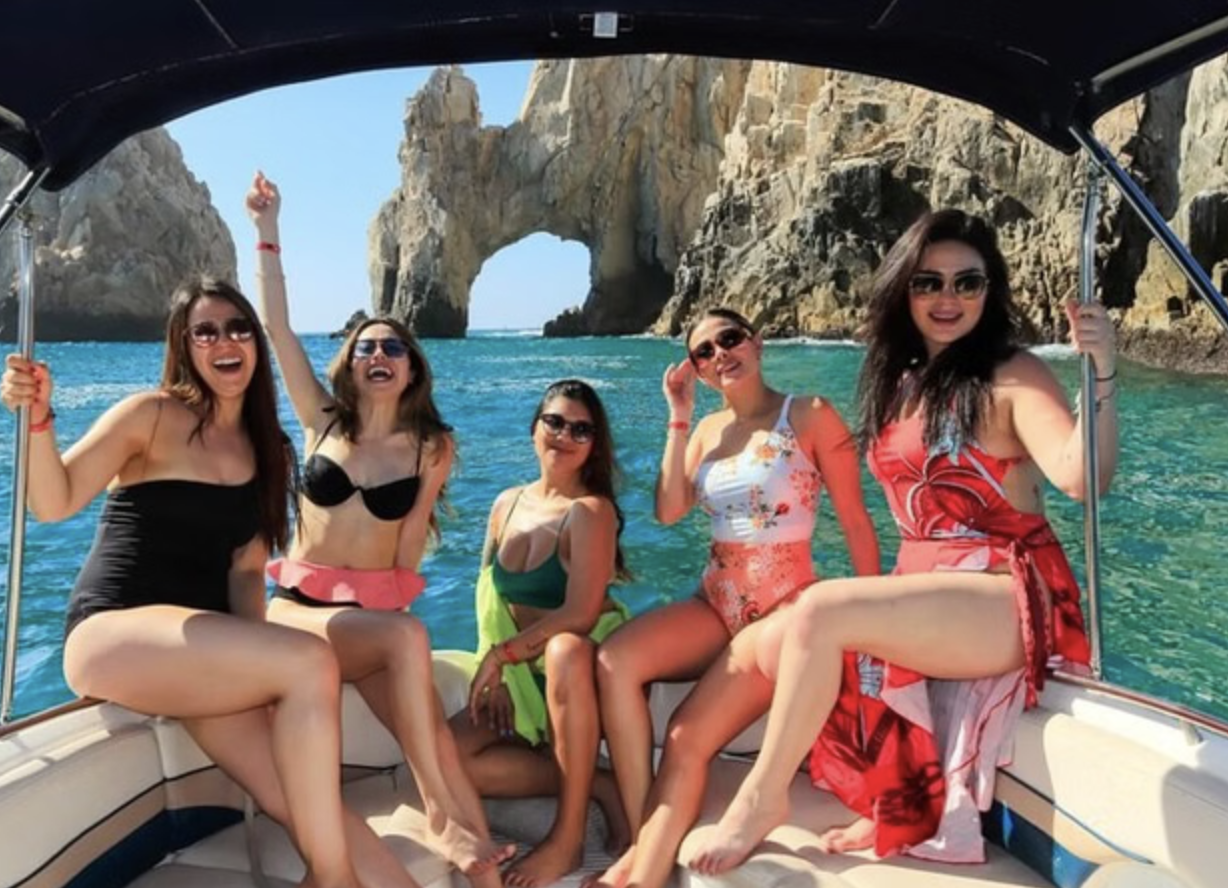 Cabo 45-Minute Private Yacht Tour to The Arch & Sea Lion Colony (Up to 10 Guests) gallery 5