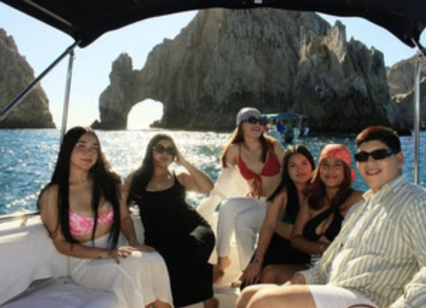 Cabo 45-Minute Private Yacht Tour to The Arch & Sea Lion Colony (Up to 10 Guests), photo 3