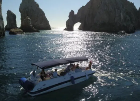 Cabo 45-Minute Private Yacht Tour to The Arch & Sea Lion Colony (Up to 10 Guests), photo 2