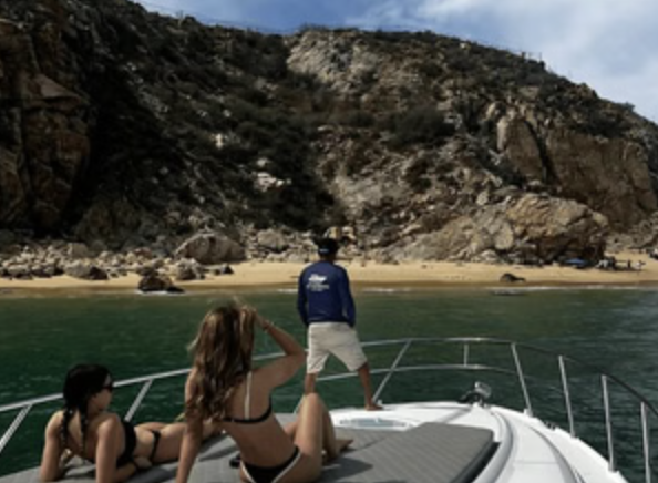 Cabo 45ft Luxury Private Yacht Charter to El Arco with Snorkelling (Up to 8 Guests), photo 5