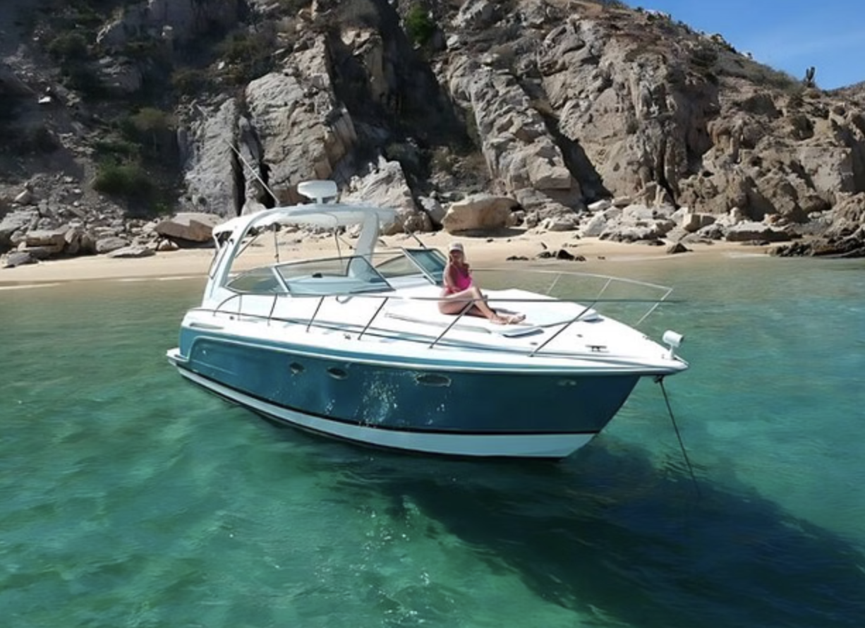 Cabo 34ft Private Yacht Cruise to El Arco with Drinks (Up to 6 Guests) gallery 5