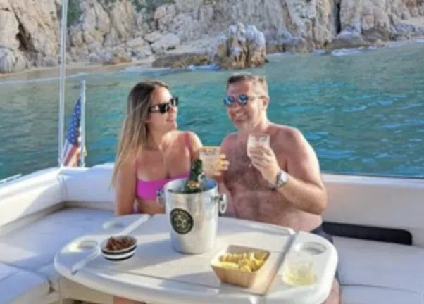 Cabo 29ft Private Yacht Cruise to The Arch with Snorkelling (Up to 6 Guests), photo 2