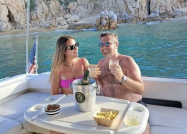 Cabo 29ft Private Yacht Cruise to The Arch with Snorkelling (Up to 6 Guests) gallery 3