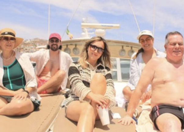 Cabo 29ft Private Yacht Cruise to The Arch with Snorkelling (Up to 6 Guests) gallery 2