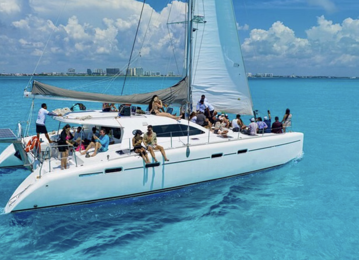 Cancún Catamaran to Isla Mujeres with Snorkelling, Open Bar & Beach Club Lunch gallery 5