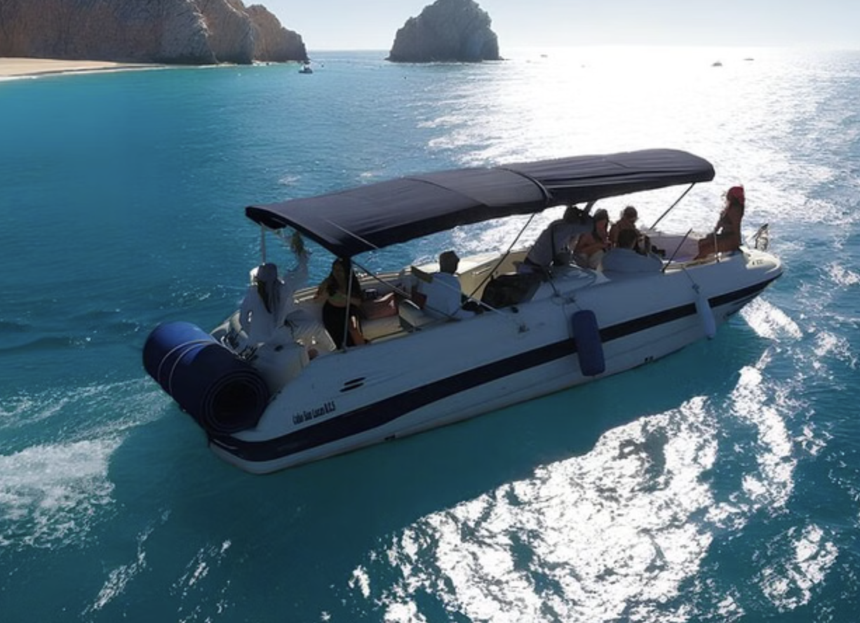 Cabo 1-Hour Yacht Sightseeing Tour to El Arco & Pelican Rock gallery 5