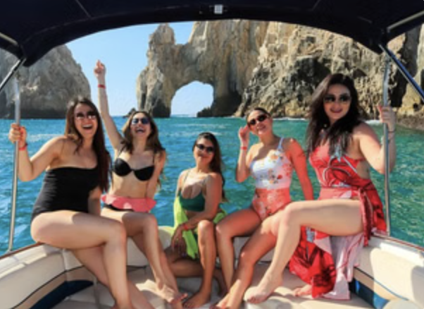 Cabo 1-Hour Yacht Sightseeing Tour to El Arco & Pelican Rock gallery 4