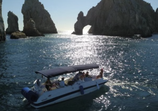 Cabo 1-Hour Yacht Sightseeing Tour to El Arco & Pelican Rock gallery 2