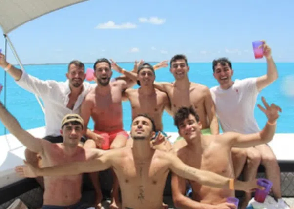 Cancún 4-Hour Private Catamaran with Snorkelling & Open Bar, photo 2