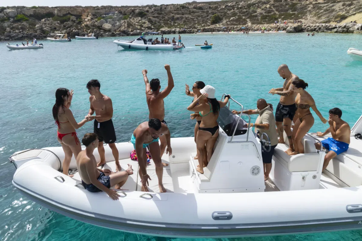 Private Egadi Islands Favignana and Levanzo RIB Boat Tour with Lunch from Favignana, photo 3