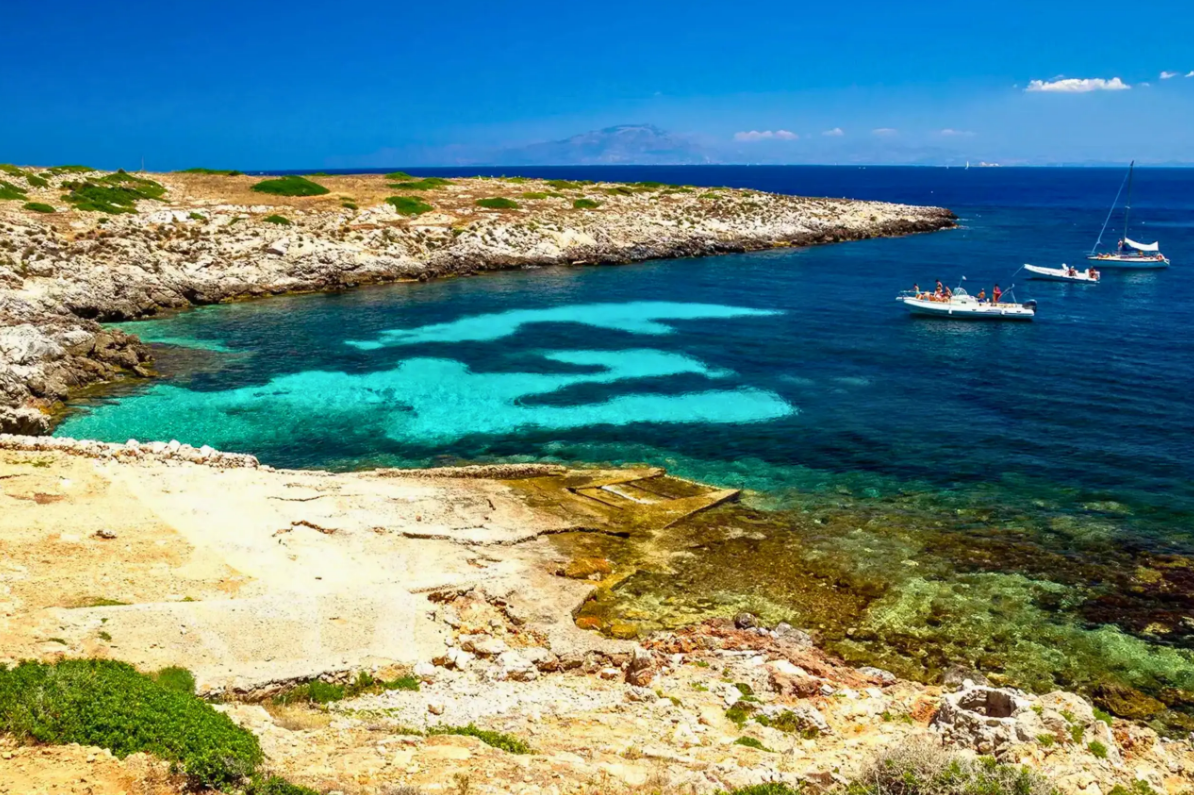 17:00 – Seventh stop: Cala Minnola 1