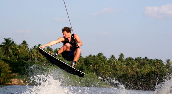 Private Wakeboarding Session in Bentota Lagoon gallery 3