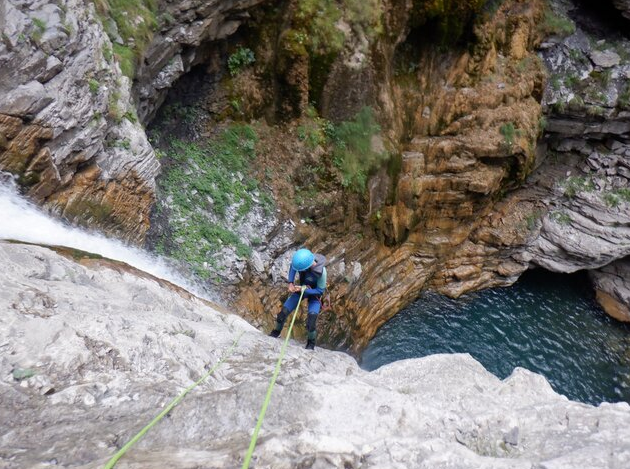 6-Day Hiking, Mountain Biking, Canyoning and Tubing Adventure in Haut Verdon, photo 4