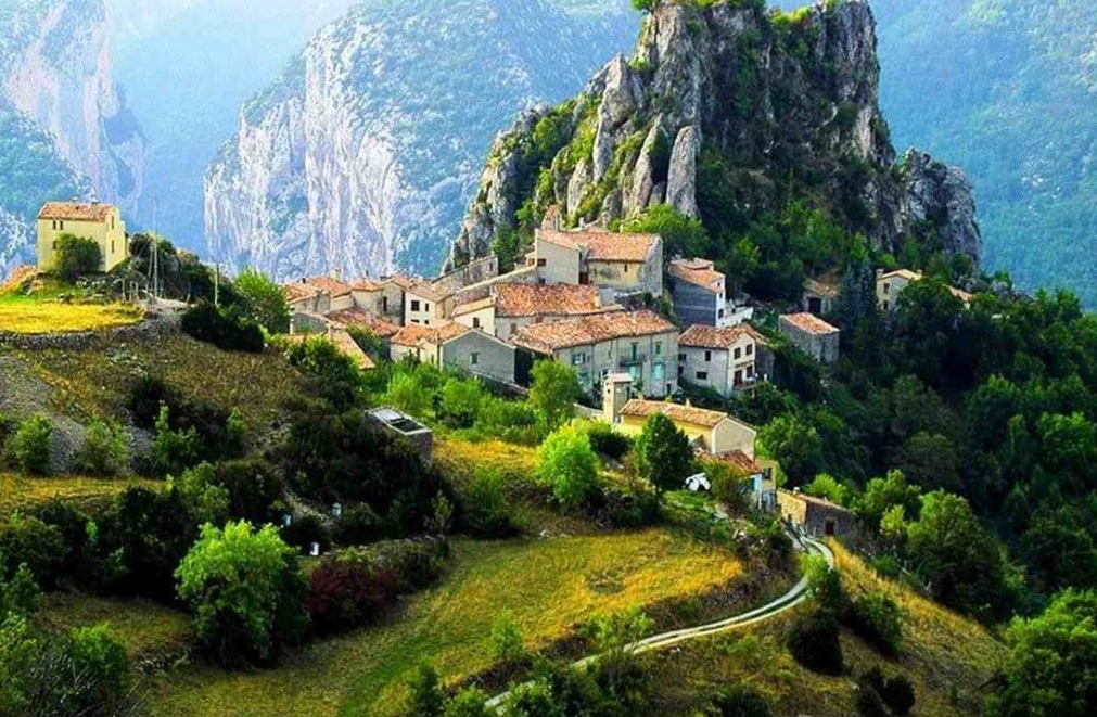 6-Day Packrafting, Canyoning, Canoeing and Hiking Adventure in Verdon Gorges (Lodge Accommodation) 1