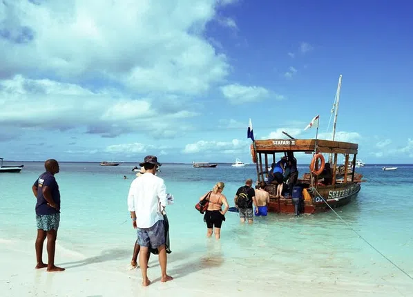Mnemba Island Private Boat Snorkeling and Dolphin Tour, photo 3