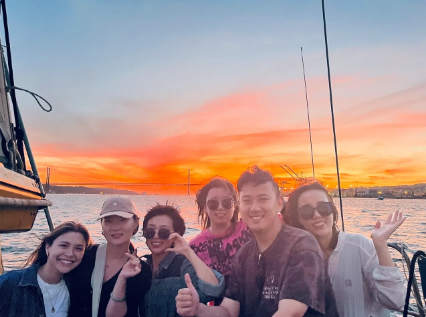 Golden Hour Cruise: Lisbon Sunset Boat Tour with Welcome Drink gallery 4
