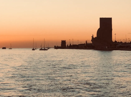 Golden Hour Cruise: Lisbon Sunset Boat Tour with Welcome Drink gallery 5