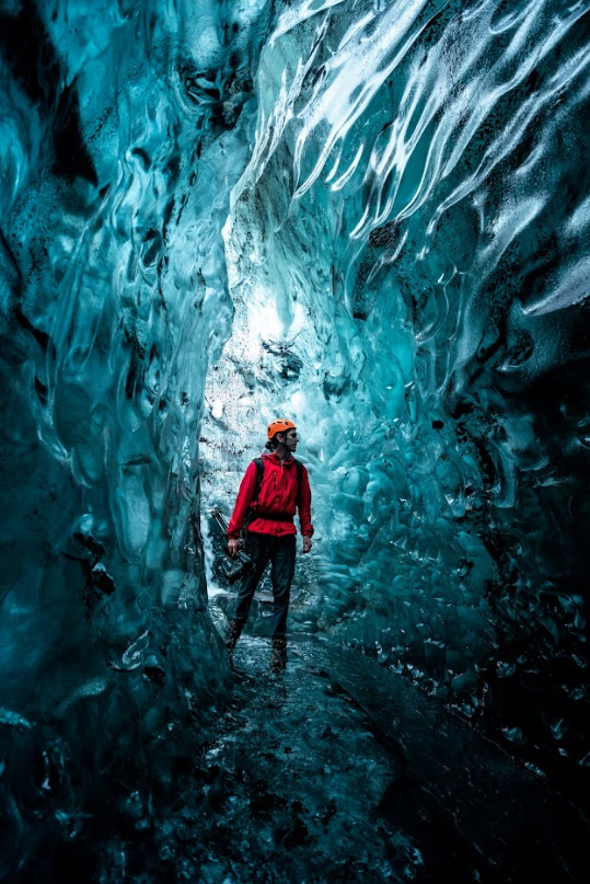 Blue Ice Cave Tour in Vatnajökull gallery 9