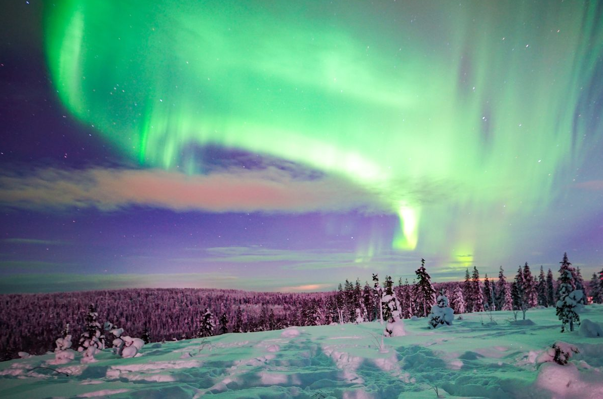 Night Snowshoeing Adventure under the Northern Lights, photo 4