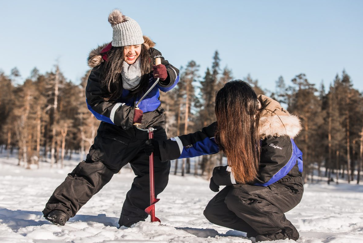 Snowshoeing and Ice Fishing Tour in Rovaniemi gallery 4