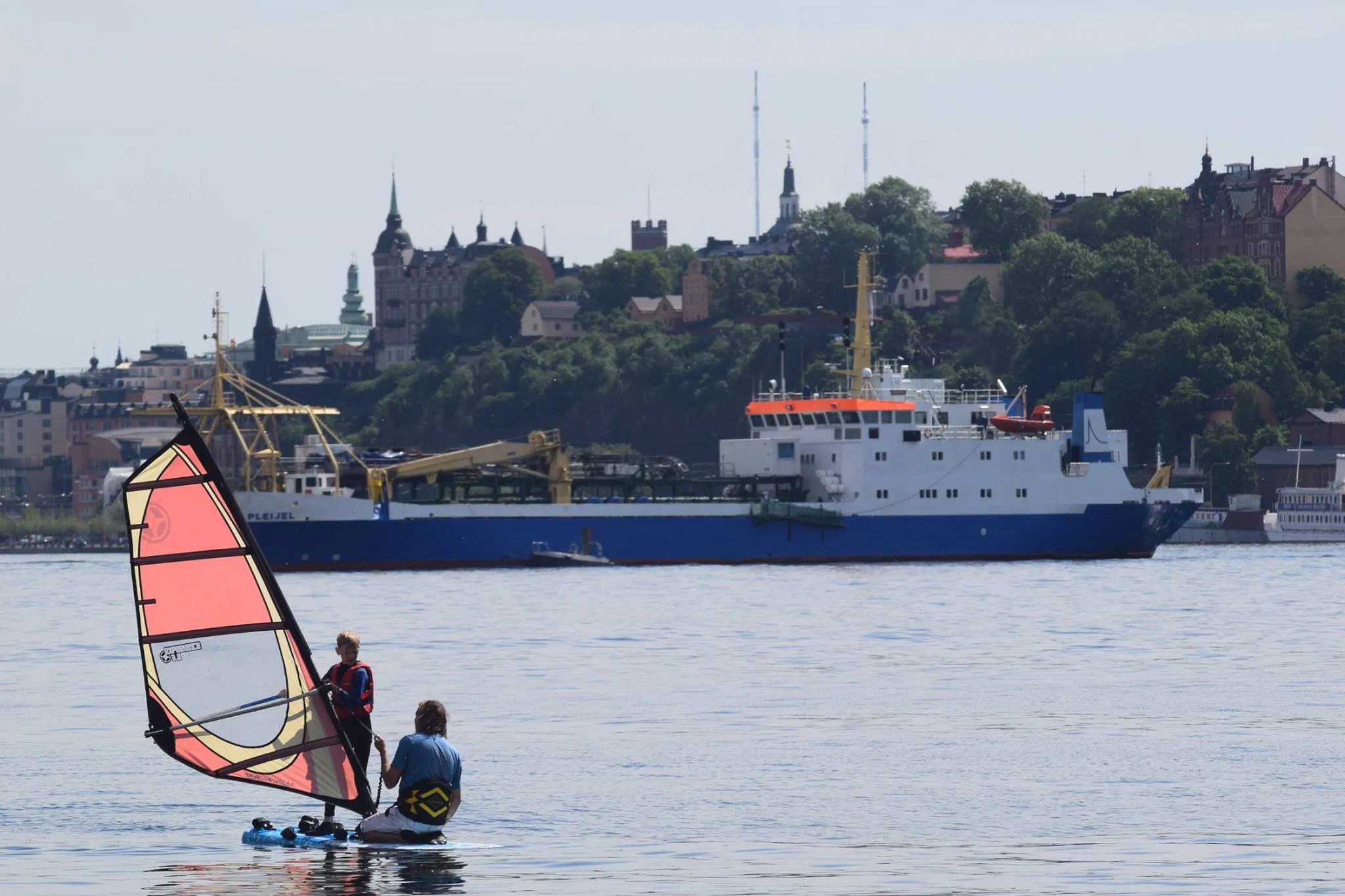 Kids Windsurfing Camp in Malmö (4-Day Beginner Camp Ribersborg) gallery 2