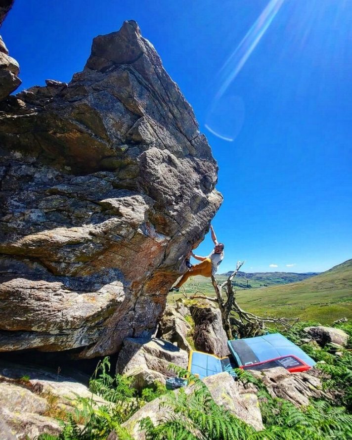 Outdoor Bouldering Coaching in the Peak District, photo 2