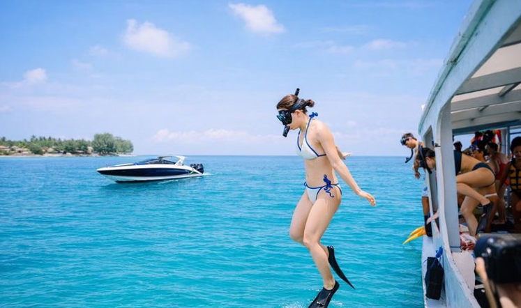 Gili Islands Turtle Snorkelling and Underwater Statue Experience gallery 2