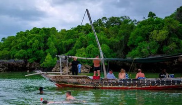 Zanzibar Safari Blue Snorkelling and Island Dhow Experience, photo 4