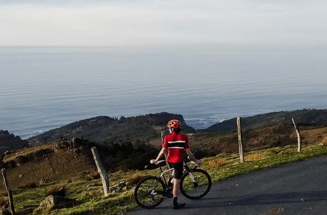 Caressing the Sea: Coastal Bike Ride Through Fishing Villages and Vineyards, photo 4
