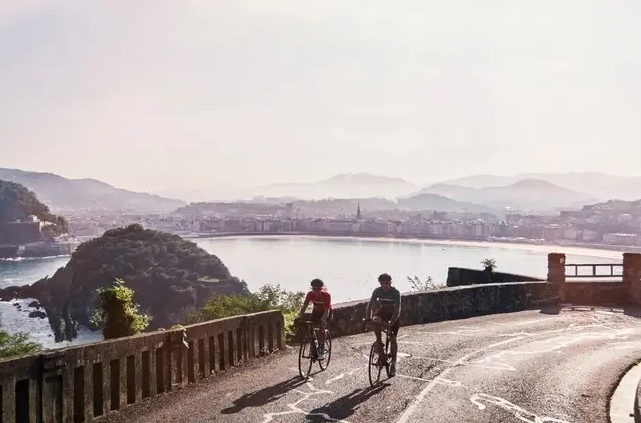 Private E-Bike City Tour of San Sebastián gallery 3