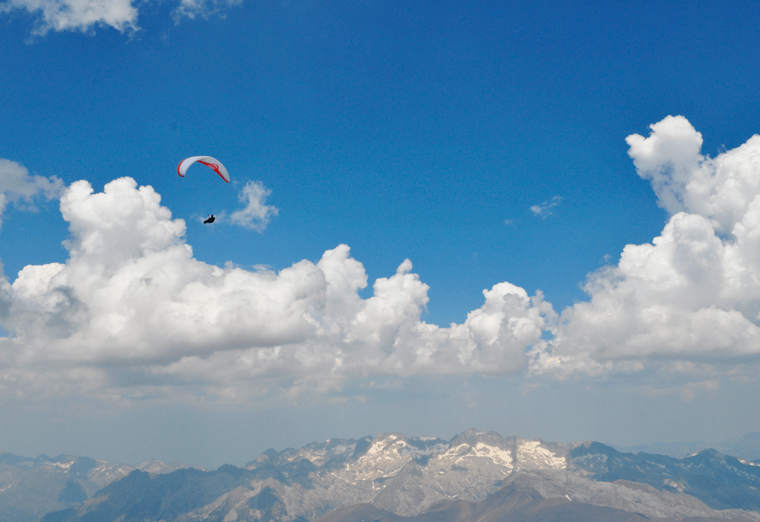 5-Day Paragliding Perfecting Flight Course in Castejón de Sos Pyrenees, photo 4