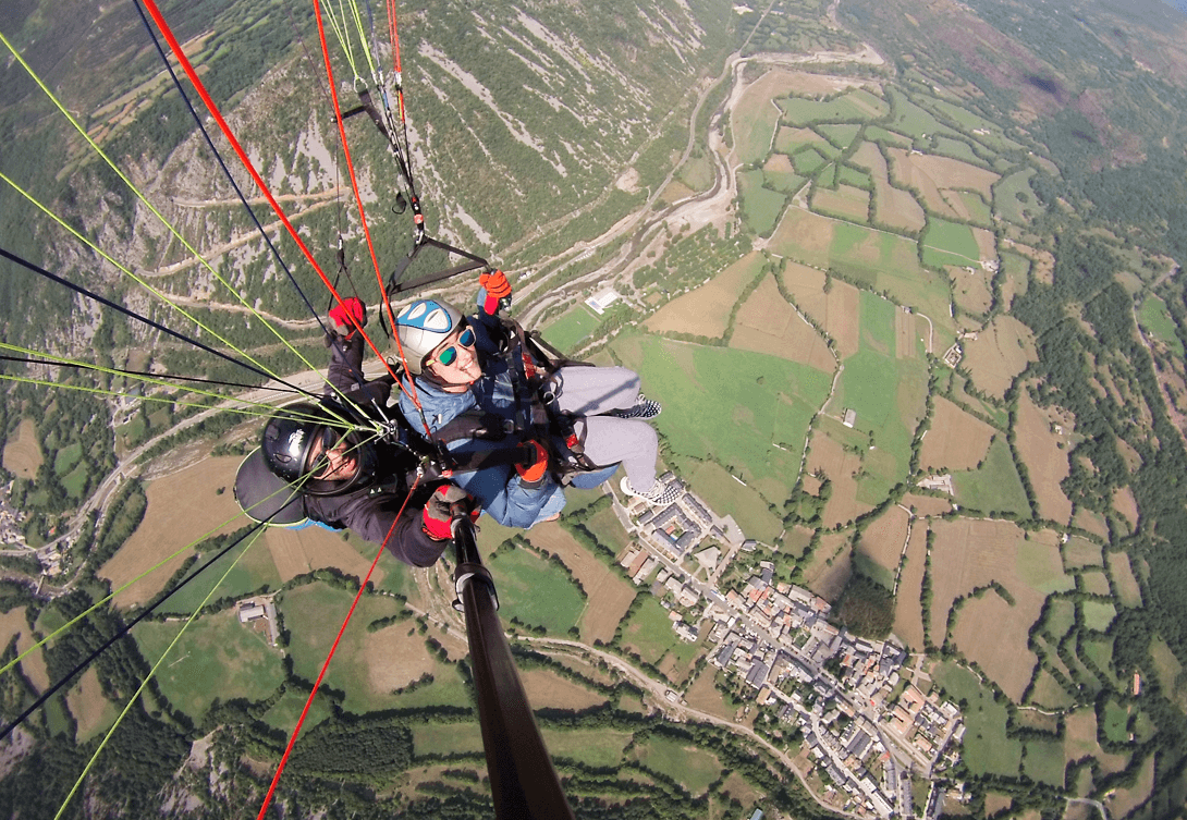 Tandem Paragliding Flight in Castejón de Sos Pyrenees, photo 4