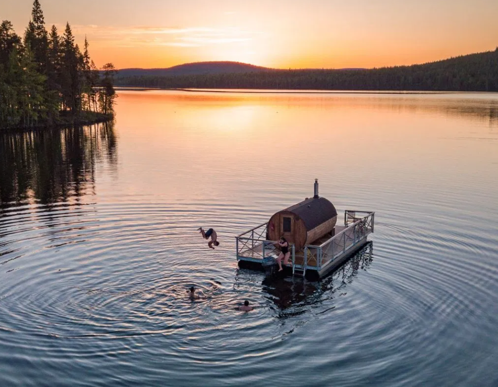 Private Sauna Boat Lake Cruise with BBQ in Lapland, photo 2