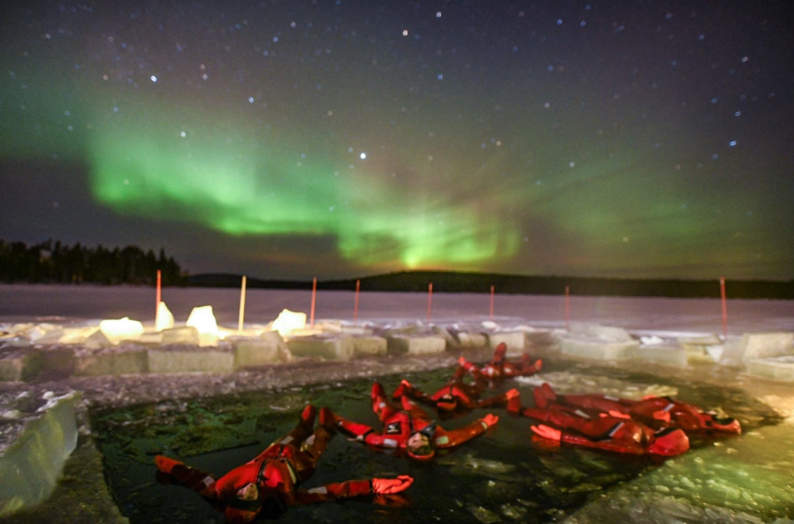Ice Floating Northern Lights Experience in Rovaniemi, photo 5
